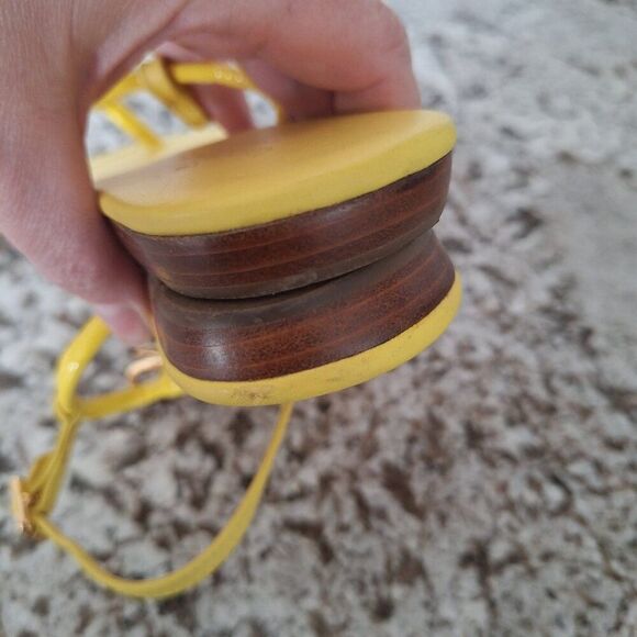 Kate Spade yellow patent leather sandals size 7M - Picture 4 of 8